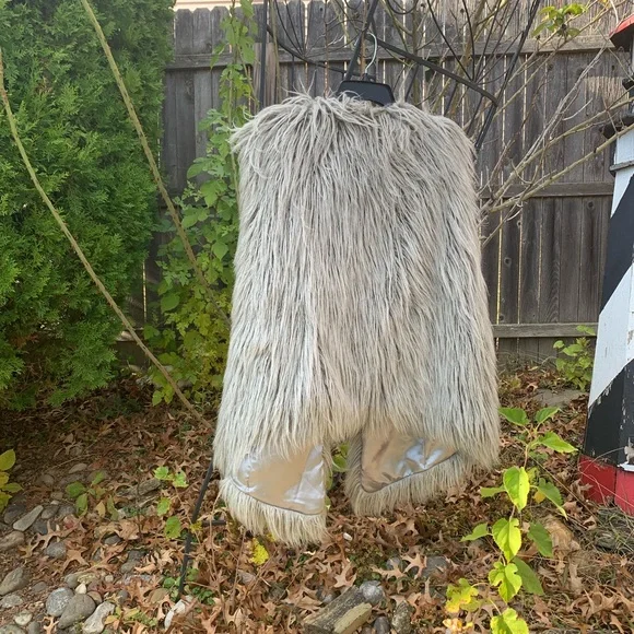 Fabulous Furs Gray Faux Fur Vest - Picture 4 of 8